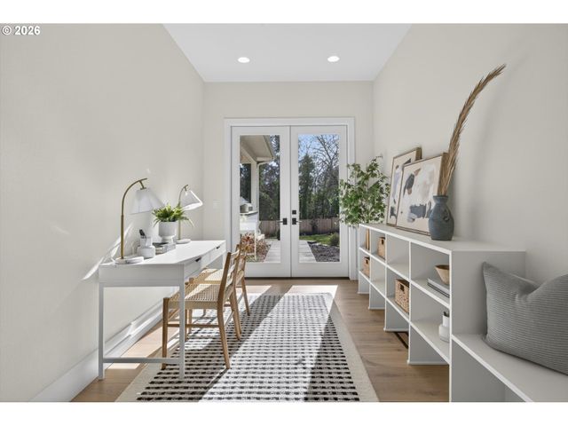 1050 ATWATER Rd, Lake Oswego, OR 97034