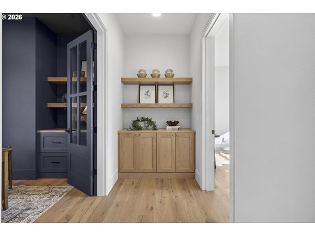 1050 ATWATER Rd, Lake Oswego, OR 97034