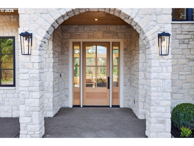 1050 ATWATER Rd, Lake Oswego, OR 97034