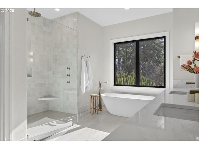 1050 ATWATER Rd, Lake Oswego, OR 97034