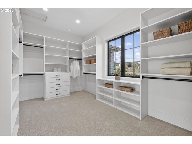 1050 ATWATER Rd, Lake Oswego, OR 97034