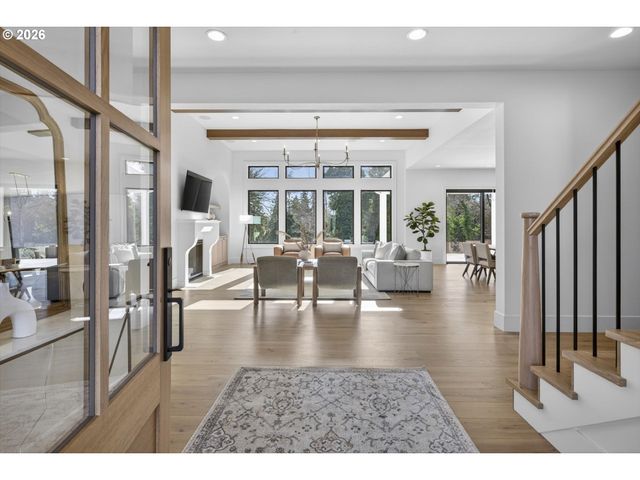 1050 ATWATER Rd, Lake Oswego, OR 97034