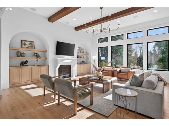 1050 ATWATER Rd, Lake Oswego, OR 97034