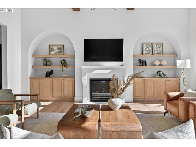 1050 ATWATER Rd, Lake Oswego, OR 97034