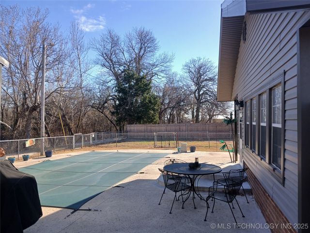 417558 Bridgeport Road, Eufaula, OK 74432