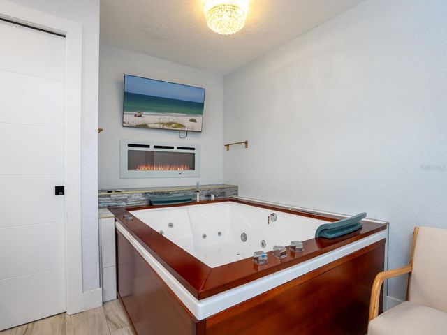 501 NORTON STREET, Longboat Key, FL 34228