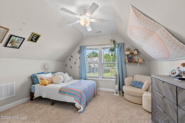 37 W Weatherbee Way, Hampstead, NC 28443