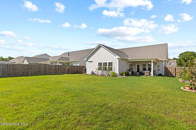 37 W Weatherbee Way, Hampstead, NC 28443