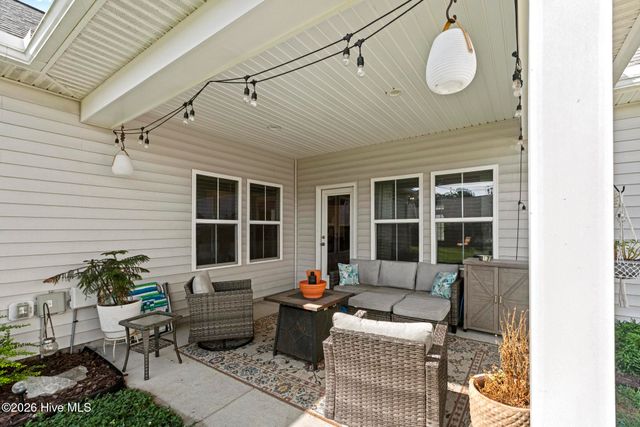 37 W Weatherbee Way, Hampstead, NC 28443