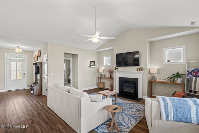 37 W Weatherbee Way, Hampstead, NC 28443