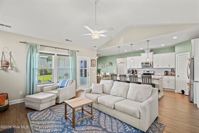 37 W Weatherbee Way, Hampstead, NC 28443