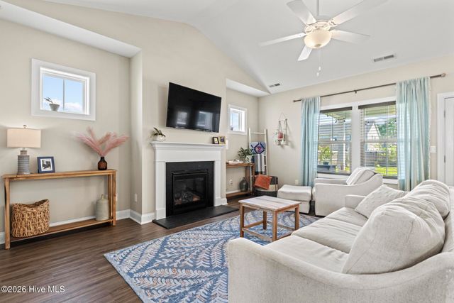 37 W Weatherbee Way, Hampstead, NC 28443