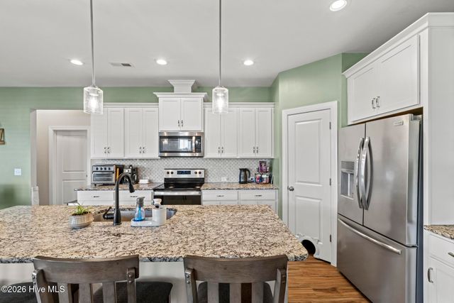 37 W Weatherbee Way, Hampstead, NC 28443