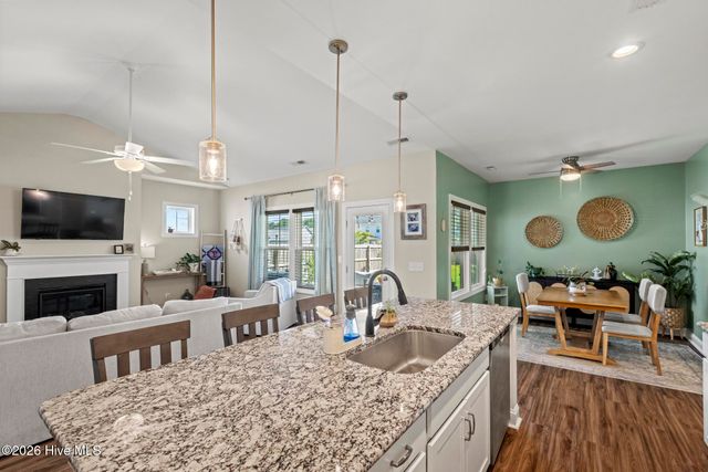 37 W Weatherbee Way, Hampstead, NC 28443