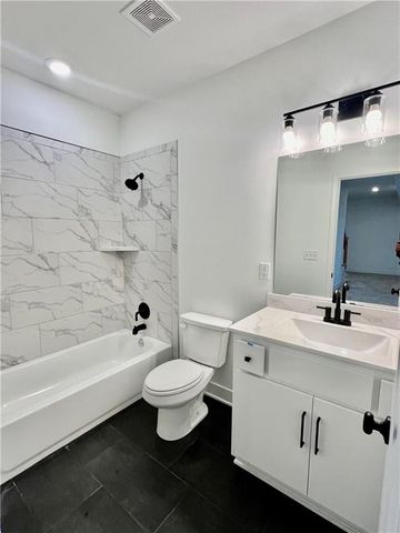 2185 Heritage Court, Liberty, MO 64068