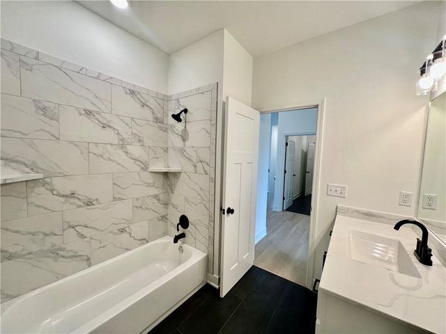 2185 Heritage Court, Liberty, MO 64068