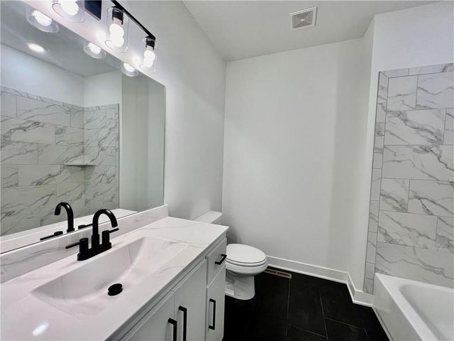 2185 Heritage Court, Liberty, MO 64068