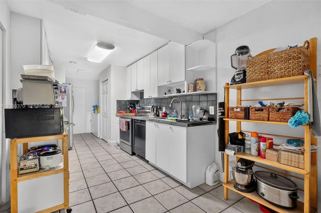 18808 W Lake Drive, Hialeah, FL 33015
