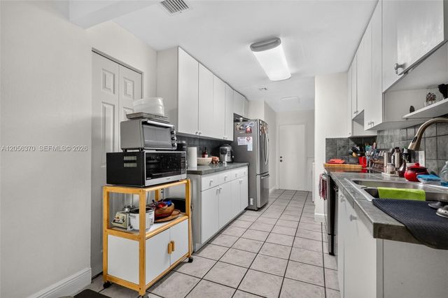 18808 W Lake Drive, Hialeah, FL 33015