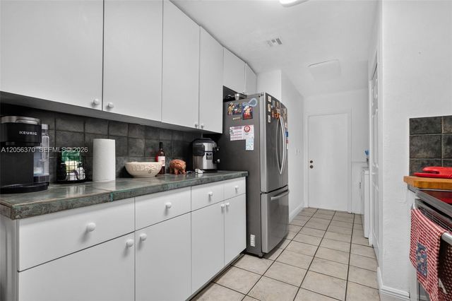 18808 W Lake Drive, Hialeah, FL 33015