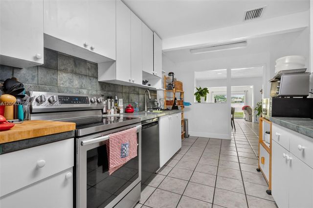 18808 W Lake Drive, Hialeah, FL 33015
