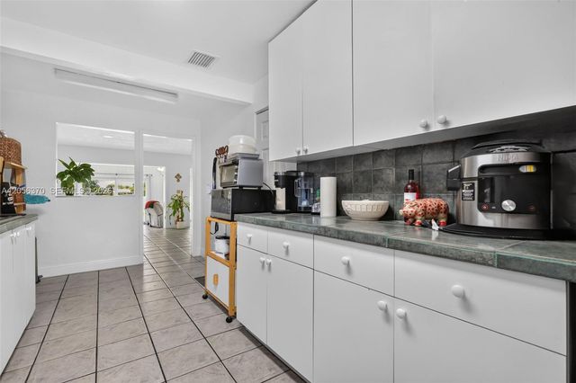 18808 W Lake Drive, Hialeah, FL 33015