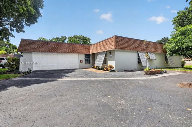 18808 W Lake Drive, Hialeah, FL 33015