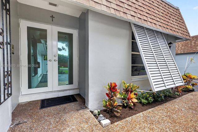 18808 W Lake Drive, Hialeah, FL 33015