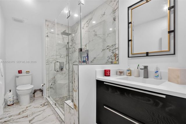 18808 W Lake Drive, Hialeah, FL 33015
