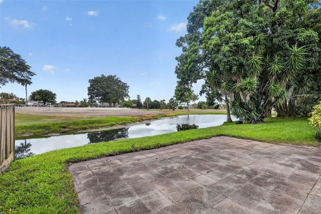 18808 W Lake Drive, Hialeah, FL 33015