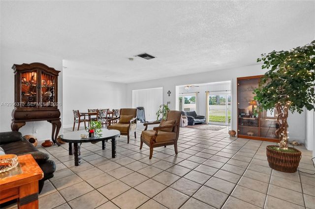 18808 W Lake Drive, Hialeah, FL 33015