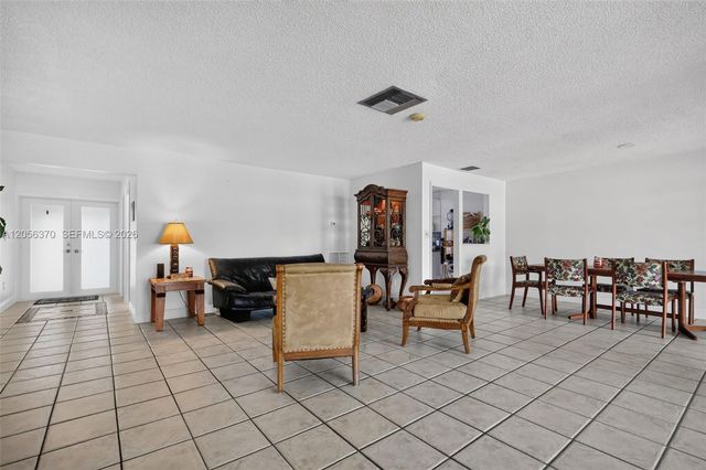 18808 W Lake Drive, Hialeah, FL 33015