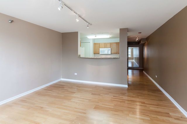 345 N LaSalle Drive 2004, Chicago, IL 60654