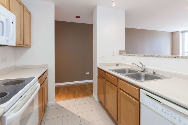 345 N LaSalle Drive 2004, Chicago, IL 60654