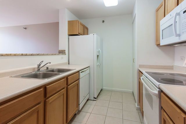 345 N LaSalle Drive 2004, Chicago, IL 60654