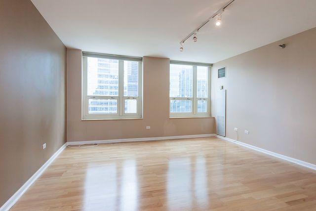 345 N LaSalle Drive 2004, Chicago, IL 60654