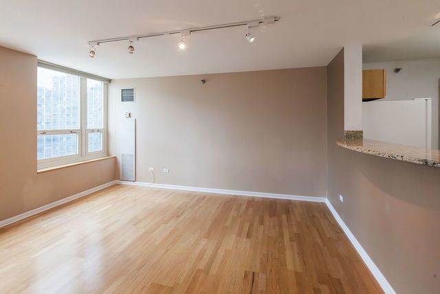 345 N LaSalle Drive 2004, Chicago, IL 60654