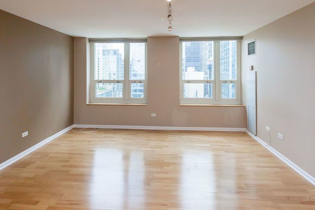 345 N LaSalle Drive 2004, Chicago, IL 60654