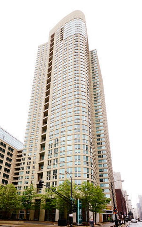 345 N LaSalle Drive 2004, Chicago, IL 60654