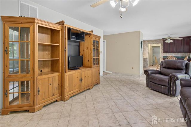 1 Dutchess Lane, South Brunswick, NJ 08810