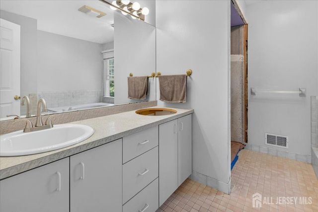 1 Dutchess Lane, South Brunswick, NJ 08810