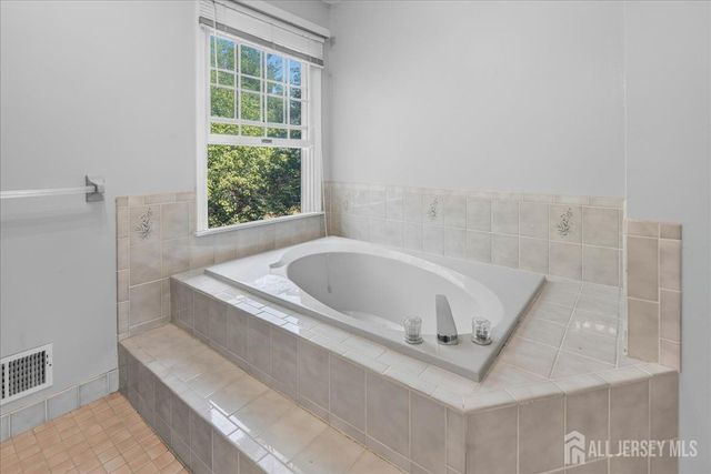 1 Dutchess Lane, South Brunswick, NJ 08810