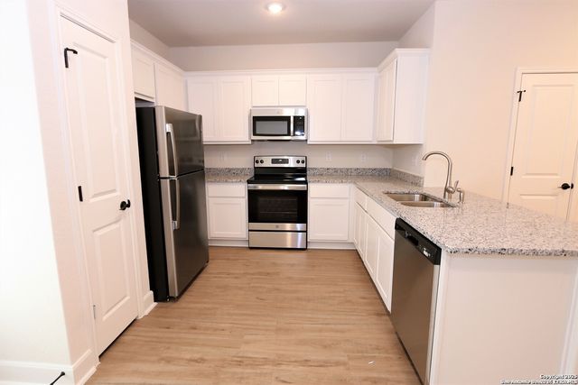 10310 Lynwood Village, San Antonio, TX 78245