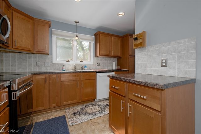 2912 Prange Drive, Cuyahoga Falls, OH 44223