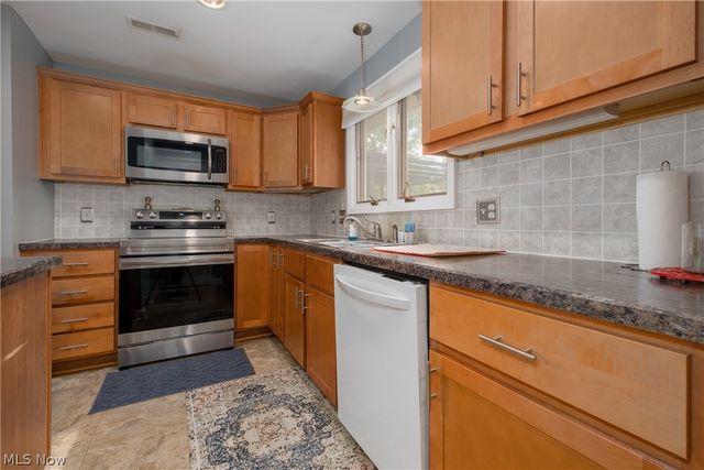 2912 Prange Drive, Cuyahoga Falls, OH 44223