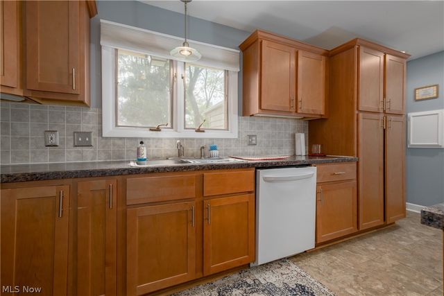 2912 Prange Drive, Cuyahoga Falls, OH 44223