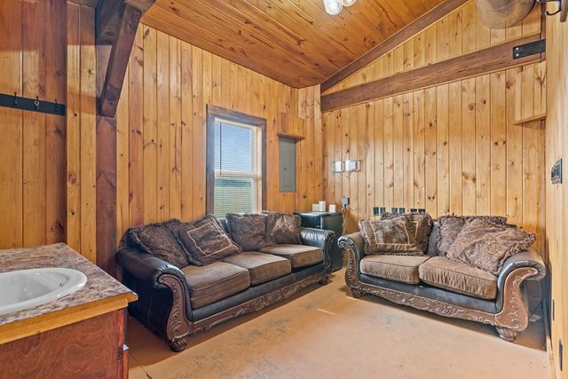 9 County Road 517, Elba, AL 36323