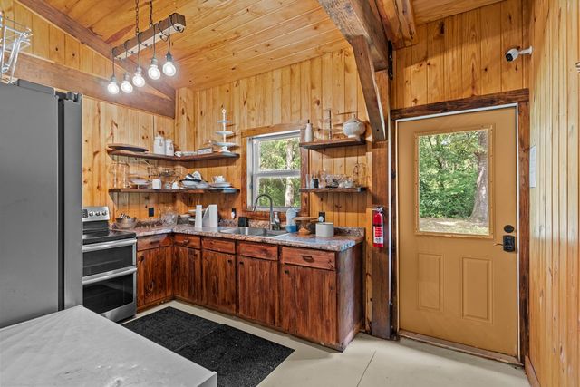 9 County Road 517, Elba, AL 36323