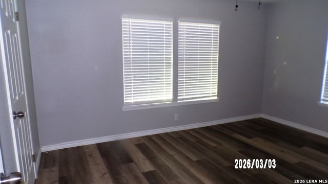 1003 E Randall, Beeville, TX 78102