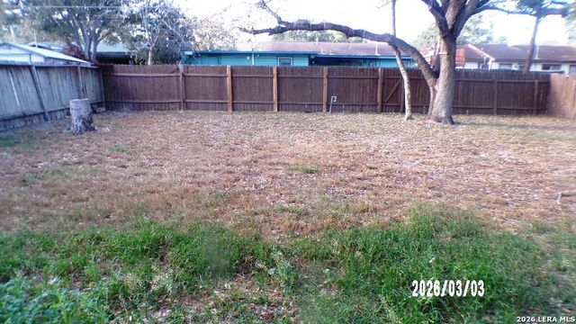 1003 E Randall, Beeville, TX 78102